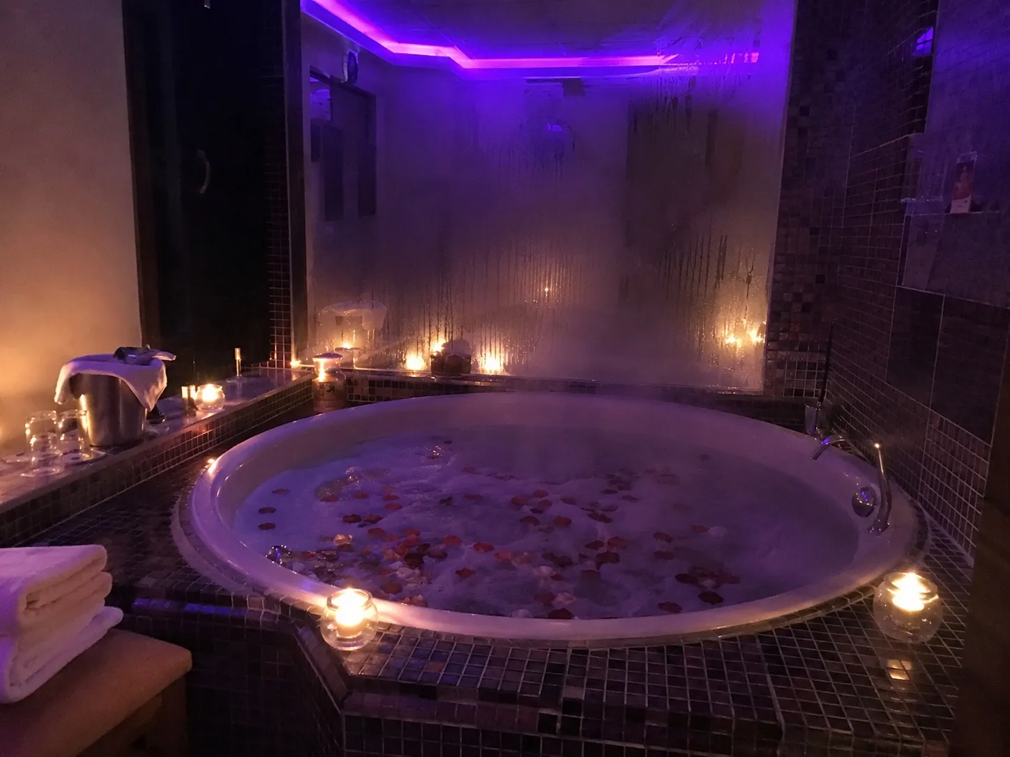 Hamam jakuzi bölümü — Lila Spa, Bakırköy misafirlerine hizmet veren salon