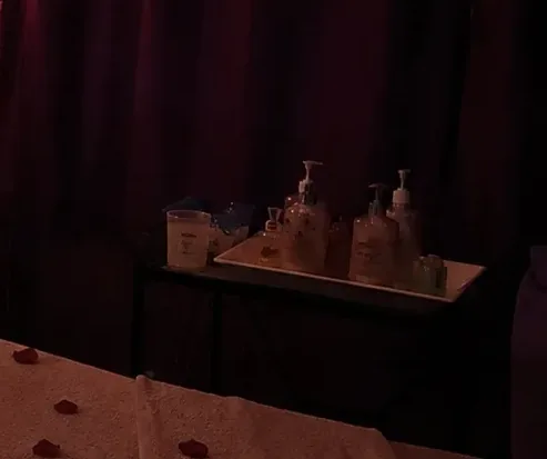 Masaj odasındaki yağ tepsisi — Lila Spa, Bakırköy misafirlerine hizmet veren salon